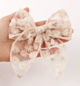 Medium Bows